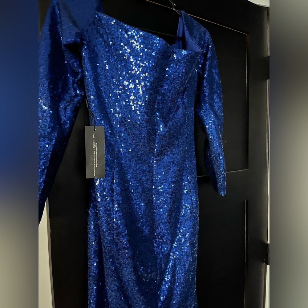 New Women’s blue long sleeve dress size 9/10 with tag